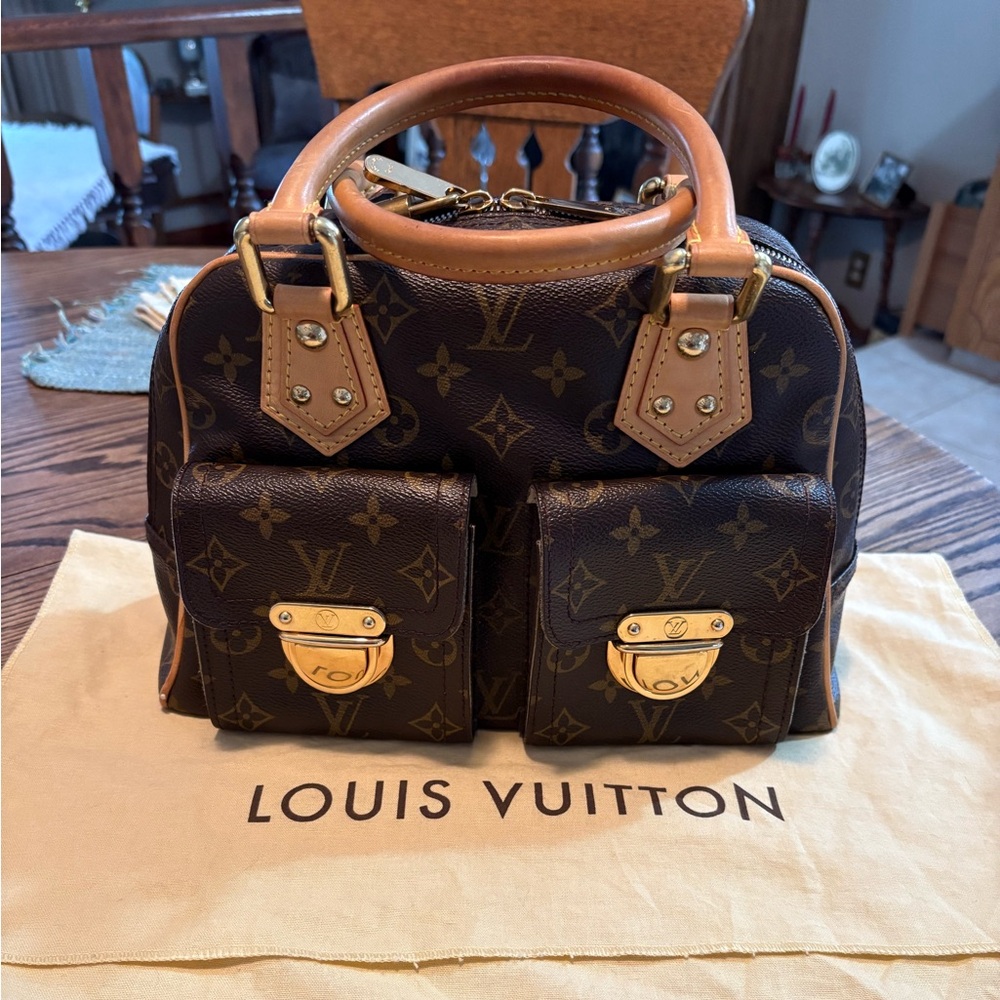 AUTHENTIC Louis Vuitton Manhattan PM handbag in Monogram Canvas